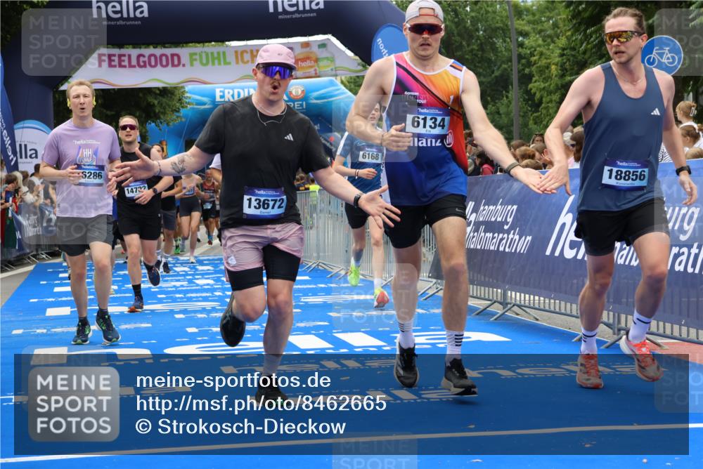 29.06.2025 - hella hamburg halbmarathon Strokosch-Dieckow http://msf.ph/oto/8462665 29.06.2025 10:47:15 Ziel 2623, 2864, 5024, 6134, 6168, 6203, 6373, 6716, 7480, 10208, 10211, 11491, 11518, 13007, 13672, 13782, 14722, 15611, 16089, 16286, 17718, 17915, 18856 meine-sportfotos.de