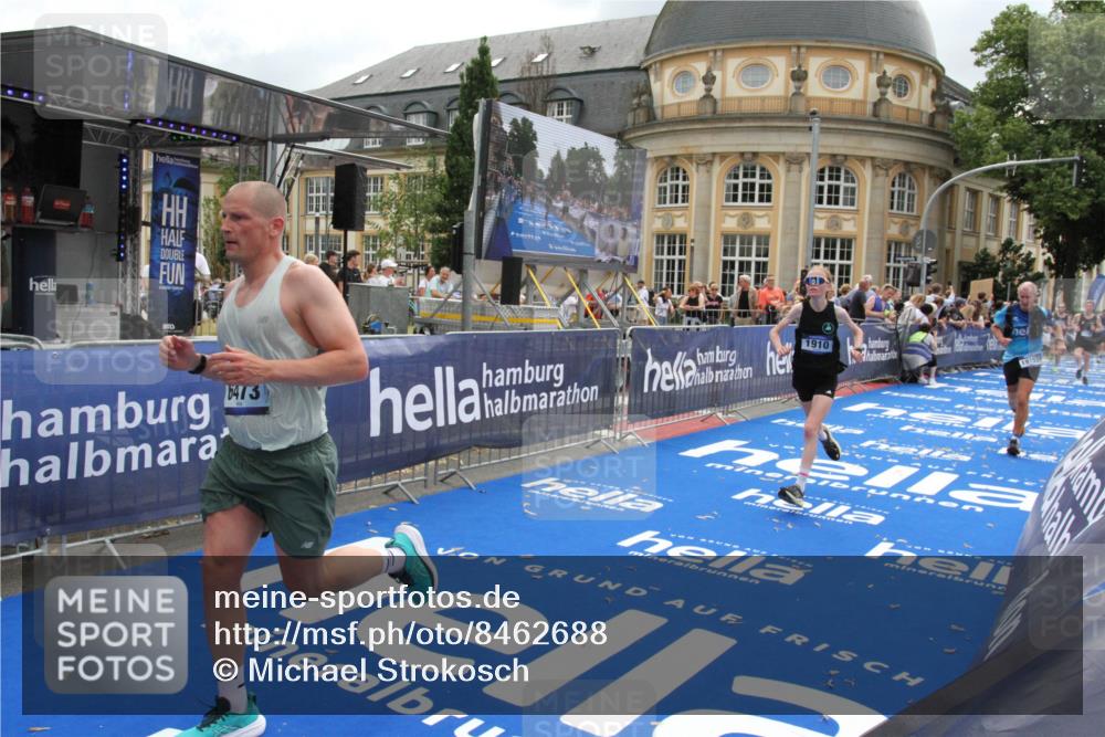 29.06.2025 - hella hamburg halbmarathon Michael Strokosch http://msf.ph/oto/8462688 29.06.2025 10:33:15 Ziel 1910, 6473, 9047, 14167, 14276, 17175, 18455 meine-sportfotos.de