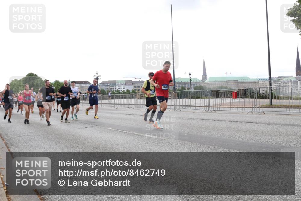 29.06.2025 - hella hamburg halbmarathon Lena Gebhardt http://msf.ph/oto/8462749 29.06.2025 10:32:06 Lombardsbrücke 1275, 7344, 16, 18283, 18838, 5601, 1235, 1311, 1373, 1879, 1987, 2349, 2384, 2672, 2831, 2832, 2943, 3022, 3221, 3239, 3358, 3365, 3396, 3397, 3424, 3571, 3681, 3707, 3751, 3752, 3778, 3822, 4314, 4365, 4605, 4877, 4924, 5156, 5496, 5601, 5658, 5743, 5965, 6160, 6218, 6252, 6640, 6718, 6727, 7135, 7239, 7295, 7334, 7344, 7535, 7570, 7695, 7789, 7816, 7898, 8124, 8127, 8175, 8304, 8538, 8620, 8787, 8806, 8914, 9078, 9104, 9125, 9206, 9478, 9812, 9883 meine-sportfotos.de