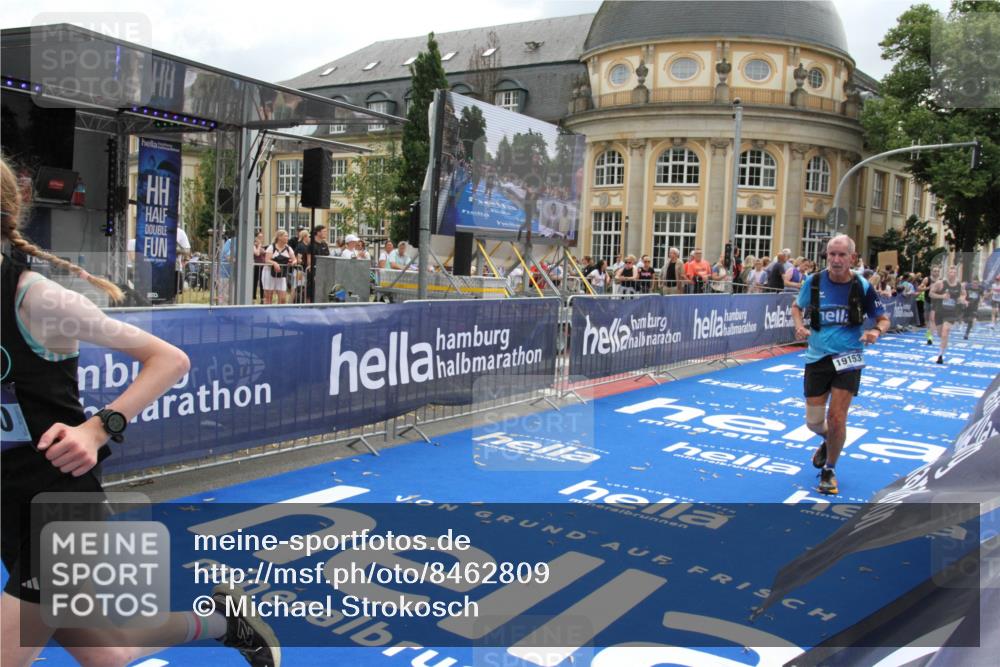 29.06.2025 - hella hamburg halbmarathon Michael Strokosch http://msf.ph/oto/8462809 29.06.2025 10:33:16 Ziel 1910, 6473, 7723, 9047, 14167, 17175, 18455 meine-sportfotos.de