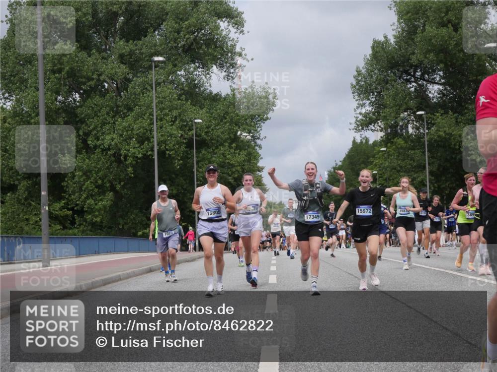 29.06.2025 - hella hamburg halbmarathon Luisa Fischer http://msf.ph/oto/8462822 29.06.2025 10:39:56 Kennedybrücke 15805, 1948, 17349, 15972, 15876, 7086, 578, 7773, 389, 1008, 1010, 1948, 2811, 3895, 5789, 5809, 6184, 6359, 7632, 7773, 8936, 9806, 10123, 10487 meine-sportfotos.de