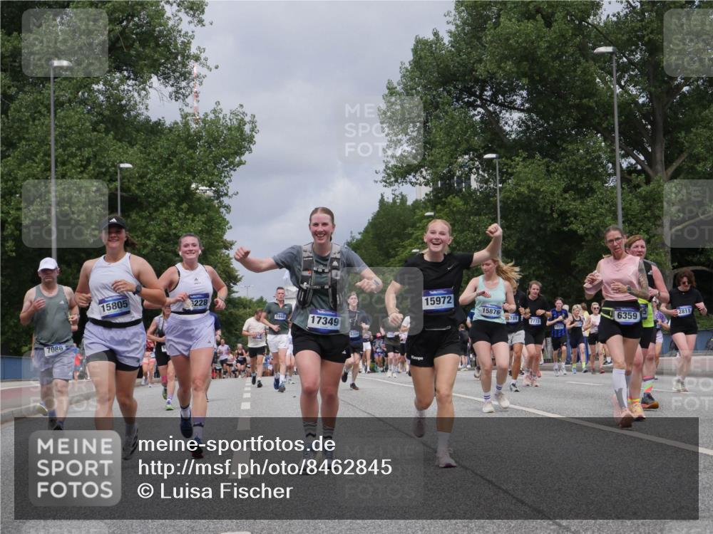 29.06.2025 - hella hamburg halbmarathon Luisa Fischer http://msf.ph/oto/8462845 29.06.2025 10:39:57 Kennedybrücke 7086, 15805, 3228, 15972, 15876, 2811, 1948, 17349, 5789, 6359, 7773, 17115, 1948, 2811, 3895, 5789, 5809, 6184, 6359, 7632, 7773, 8936, 8937, 9806, 10123, 10487 meine-sportfotos.de