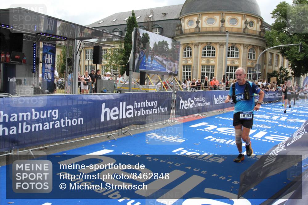 29.06.2025 - hella hamburg halbmarathon Michael Strokosch http://msf.ph/oto/8462848 29.06.2025 10:33:17 Ziel 1910, 1959, 6473, 7723, 9047, 14167, 17175, 18455 meine-sportfotos.de