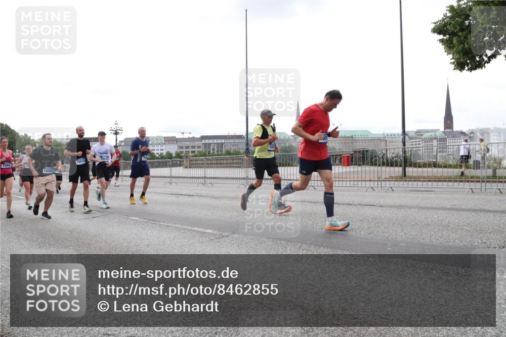 29.06.2025 - hella hamburg halbmarathon Lena Gebhardt http://msf.ph/oto/8462855 29.06.2025 10:32:07 Lombardsbrücke 7344, 10, 18838, 18838, 18931, 18283, 1235, 1311, 1373, 1879, 1987, 2349, 2384, 2672, 2831, 2832, 2943, 3022, 3221, 3239, 3358, 3365, 3396, 3397, 3424, 3571, 3681, 3707, 3751, 3752, 3778, 3822, 4314, 4365, 4605, 4857, 4877, 4924, 5156, 5496, 5601, 5658, 5743, 5965, 6160, 6218, 6252, 6718, 6727, 7135, 7239, 7295, 7334, 7344, 7535, 7570, 7695, 7789, 7816, 7898, 8124, 8127, 8175, 8304, 8538, 8620, 8787, 8806, 8914, 8993, 9078, 9104, 9125, 9206, 9478, 9812, 9883 meine-sportfotos.de