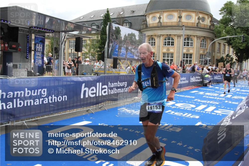 29.06.2025 - hella hamburg halbmarathon Michael Strokosch http://msf.ph/oto/8462910 29.06.2025 10:33:17 Ziel 1910, 1959, 6473, 7723, 9047, 14167, 17175, 18455 meine-sportfotos.de