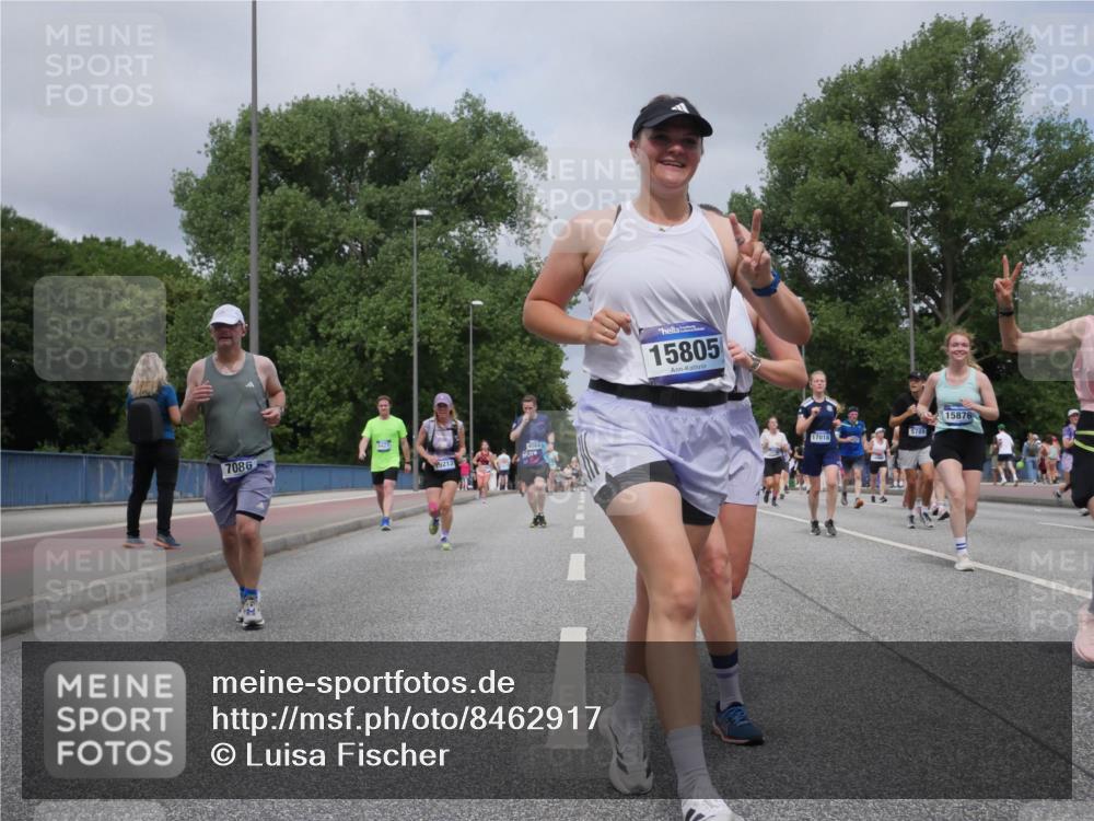 29.06.2025 - hella hamburg halbmarathon Luisa Fischer http://msf.ph/oto/8462917 29.06.2025 10:39:59 Kennedybrücke 7086, 9213, 4064, 15805, 17018, 5789, 15876, 1948, 2811, 3895, 5789, 6359, 7632, 7773, 8936, 8937, 9806, 9918, 10123 meine-sportfotos.de