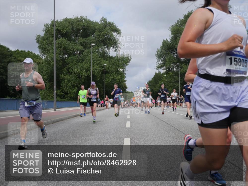 29.06.2025 - hella hamburg halbmarathon Luisa Fischer http://msf.ph/oto/8462928 29.06.2025 10:40:00 Kennedybrücke 7086, 427, 1948, 4084, 19213, 17018, 15805, 1948, 2811, 3398, 3428, 3895, 5789, 6359, 7773, 8936, 8937, 9918, 10123 meine-sportfotos.de