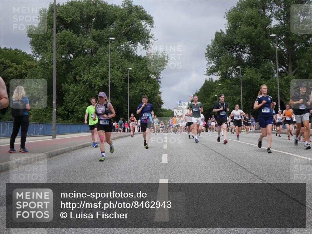 29.06.2025 - hella hamburg halbmarathon Luisa Fischer http://msf.ph/oto/8462943 29.06.2025 10:40:00 Kennedybrücke 4084, 19213, 23, 1948, 16304, 17018, 5789, 1948, 2811, 3398, 3428, 3895, 5789, 6359, 7773, 8936, 8937, 9918, 10123 meine-sportfotos.de
