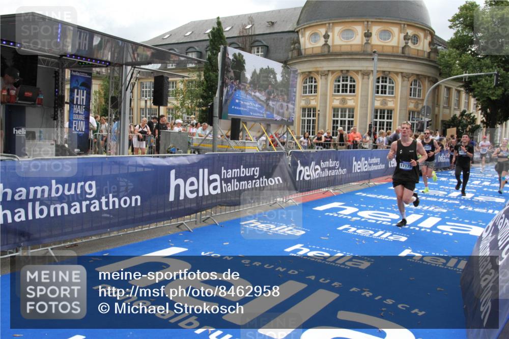 29.06.2025 - hella hamburg halbmarathon Michael Strokosch http://msf.ph/oto/8462958 29.06.2025 10:33:19 Ziel 1959, 4679, 7723, 9047, 14167, 16881, 17175, 18455 meine-sportfotos.de