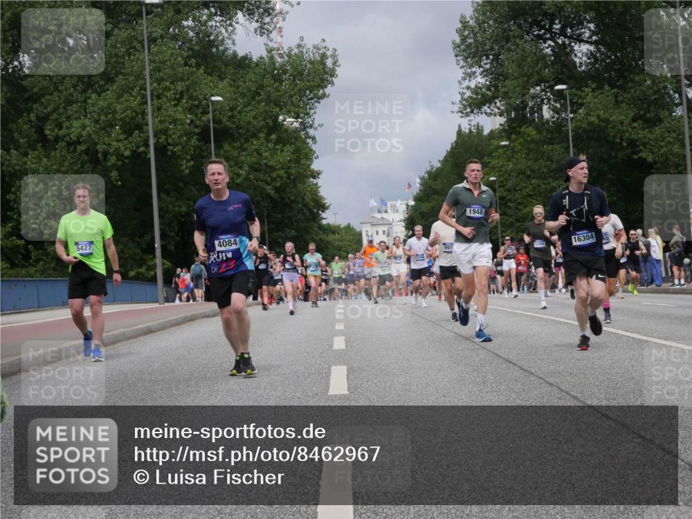 29.06.2025 - hella hamburg halbmarathon Luisa Fischer http://msf.ph/oto/8462967 29.06.2025 10:40:02 Kennedybrücke 5427, 4084, 991, 1948, 13265, 16304, 65, 1948, 2072, 2811, 3398, 3428, 3895, 5789, 6359, 7773, 8936, 8937, 9918, 10123, 10862 meine-sportfotos.de