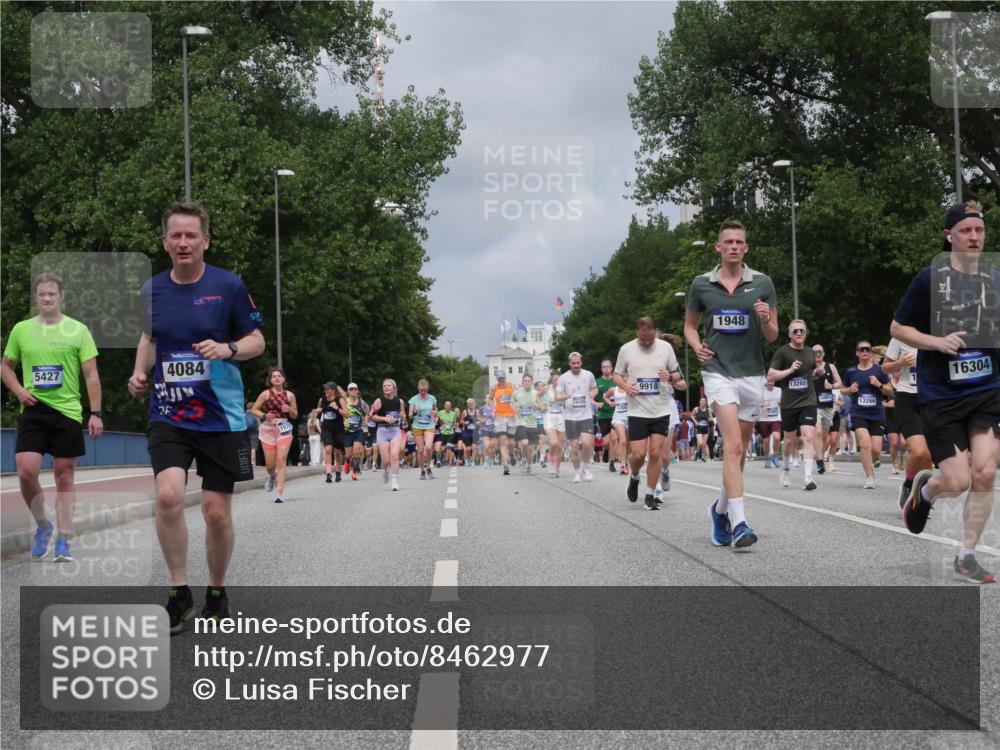 29.06.2025 - hella hamburg halbmarathon Luisa Fischer http://msf.ph/oto/8462977 29.06.2025 10:40:03 Kennedybrücke 949, 4084, 5427, 9918, 157, 1948, 13265, 13266, 16304, 1948, 2072, 2811, 3398, 3428, 3895, 5786, 5789, 7773, 8257, 8258, 8936, 8937, 9918, 10123, 10862 meine-sportfotos.de