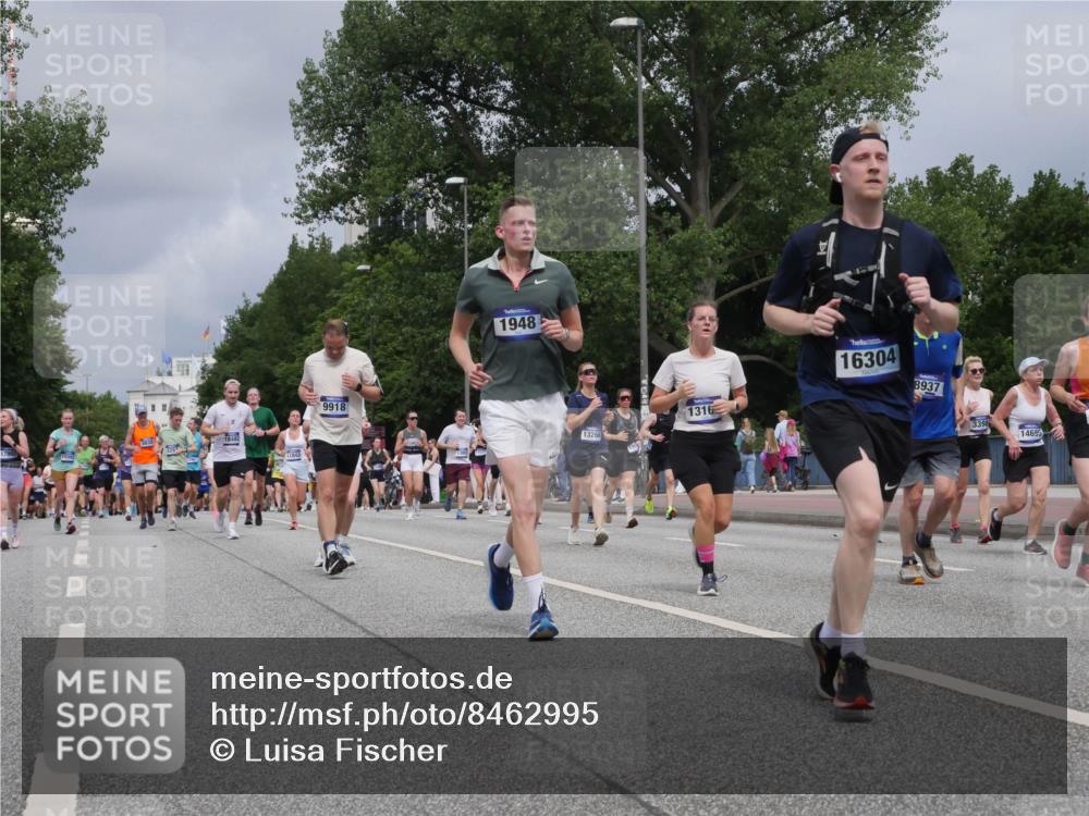 29.06.2025 - hella hamburg halbmarathon Luisa Fischer http://msf.ph/oto/8462995 29.06.2025 10:40:04 Kennedybrücke 3257, 18482, 11843, 9918, 1948, 13266, 1316, 16304, 8937, 3398, 14695, 1948, 2072, 2811, 3398, 3428, 5786, 5789, 7773, 8257, 8258, 8936, 8937, 9918, 10862 meine-sportfotos.de