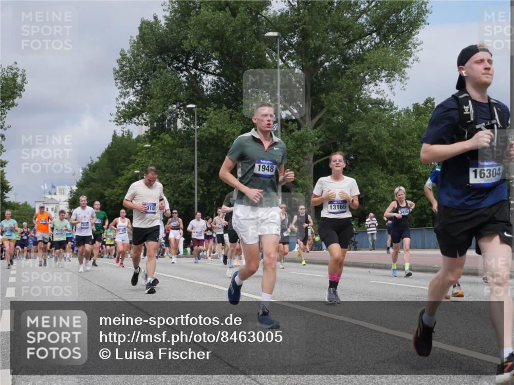 29.06.2025 - hella hamburg halbmarathon Luisa Fischer http://msf.ph/oto/8463005 29.06.2025 10:40:04 Kennedybrücke 18482, 1843, 918, 1948, 13165, 115, 3428, 16304, 1948, 2072, 2811, 3398, 3428, 5786, 5789, 7773, 8257, 8258, 8936, 8937, 9918, 10862 meine-sportfotos.de