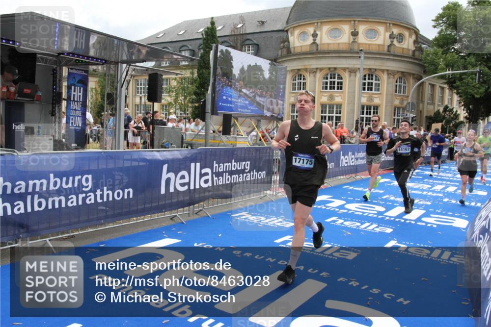 29.06.2025 - hella hamburg halbmarathon Michael Strokosch http://msf.ph/oto/8463028 29.06.2025 10:33:20 Ziel 1959, 4679, 7723, 9047, 14167, 16881, 17175, 18455 meine-sportfotos.de