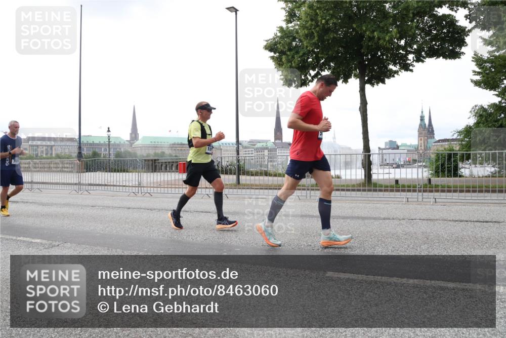 29.06.2025 - hella hamburg halbmarathon Lena Gebhardt http://msf.ph/oto/8463060 29.06.2025 10:32:08 Lombardsbrücke 1235, 1311, 1373, 1879, 1987, 2349, 2384, 2672, 2831, 2832, 2943, 3022, 3221, 3239, 3358, 3365, 3396, 3397, 3424, 3571, 3681, 3707, 3751, 3752, 3778, 3822, 4314, 4365, 4605, 4857, 4877, 4924, 5156, 5496, 5601, 5658, 5743, 6160, 6218, 6252, 6718, 6727, 7135, 7239, 7295, 7334, 7344, 7535, 7570, 7695, 7789, 7816, 7898, 8124, 8127, 8175, 8304, 8538, 8620, 8787, 8806, 8914, 8993, 9078, 9104, 9125, 9206, 9478 meine-sportfotos.de