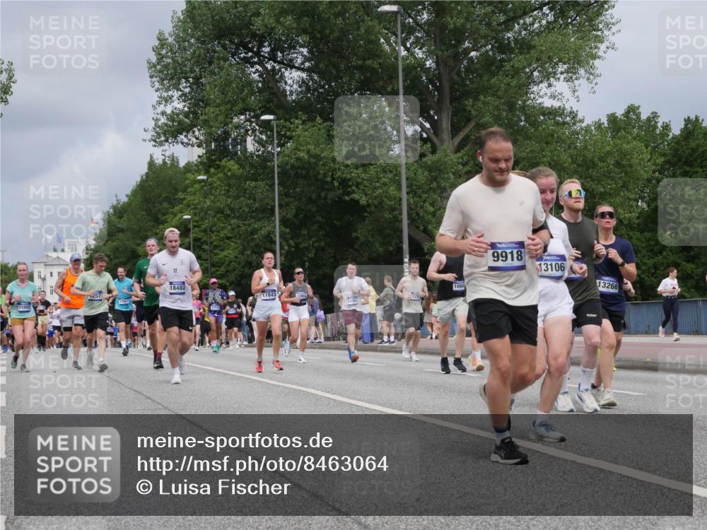 29.06.2025 - hella hamburg halbmarathon Luisa Fischer http://msf.ph/oto/8463064 29.06.2025 10:40:07 Kennedybrücke 257, 12463, 12, 18482, 11843, 13903, 13902, 125, 1086, 9918, 13106, 13266, 1253, 1948, 2072, 2811, 3398, 3428, 5786, 7773, 8257, 8258, 8936, 8937, 9918, 10862 meine-sportfotos.de