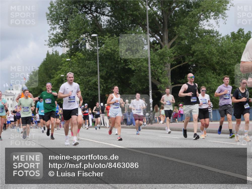 29.06.2025 - hella hamburg halbmarathon Luisa Fischer http://msf.ph/oto/8463086 29.06.2025 10:40:08 Kennedybrücke 992, 8257, 8258, 12, 18482, 11843, 13902, 10864, 15475, 18578, 190, 1253, 1488, 1948, 2072, 2811, 3398, 3428, 5560, 5786, 8257, 8258, 8936, 8937, 9918, 10862 meine-sportfotos.de