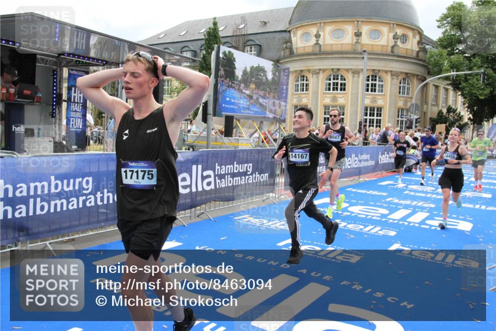 29.06.2025 - hella hamburg halbmarathon Michael Strokosch http://msf.ph/oto/8463094 29.06.2025 10:33:21 Ziel 1959, 4679, 7723, 9047, 14167, 16881, 17175, 18455 meine-sportfotos.de