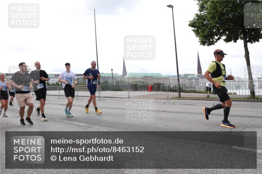 29.06.2025 - hella hamburg halbmarathon Lena Gebhardt http://msf.ph/oto/8463152 29.06.2025 10:32:08 Lombardsbrücke 16200, 18283, 18838, 18931, 1235, 1311, 1373, 1879, 1987, 2349, 2384, 2672, 2831, 2832, 2943, 3022, 3221, 3239, 3358, 3365, 3396, 3397, 3424, 3571, 3681, 3707, 3751, 3752, 3778, 3822, 4314, 4365, 4605, 4857, 4877, 4924, 5156, 5496, 5601, 5658, 5743, 6160, 6218, 6252, 6718, 6727, 7135, 7239, 7295, 7334, 7344, 7535, 7570, 7695, 7789, 7816, 7898, 8124, 8127, 8175, 8304, 8538, 8620, 8787, 8806, 8914, 8993, 9078, 9104, 9125, 9206, 9478 meine-sportfotos.de