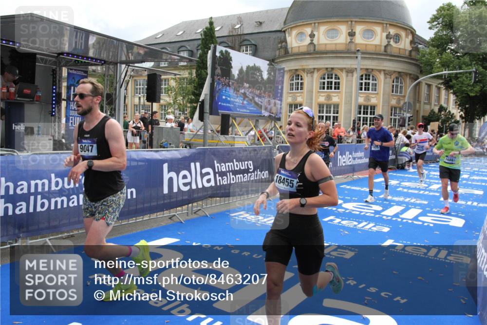 29.06.2025 - hella hamburg halbmarathon Michael Strokosch http://msf.ph/oto/8463207 29.06.2025 10:33:22 Ziel 1959, 4679, 7723, 9047, 14167, 16881, 17175, 18455 meine-sportfotos.de