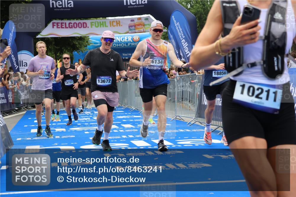 29.06.2025 - hella hamburg halbmarathon Strokosch-Dieckow http://msf.ph/oto/8463241 29.06.2025 10:47:15 Ziel 2623, 2864, 5024, 6134, 6168, 6203, 6373, 6716, 7480, 10208, 10211, 11491, 11518, 13007, 13672, 13782, 14722, 15611, 16089, 16286, 17718, 17915, 18856 meine-sportfotos.de