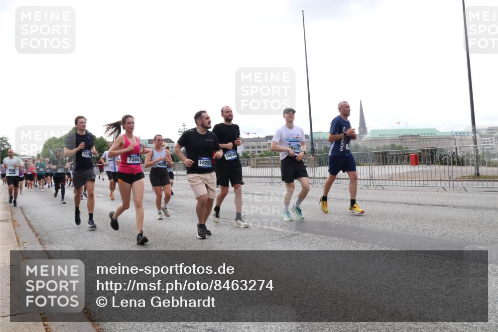 29.06.2025 - hella hamburg halbmarathon Lena Gebhardt http://msf.ph/oto/8463274 29.06.2025 10:32:08 Lombardsbrücke 7570, 1275, 7344, 18838, 18931, 16200, 18283, 1235, 1311, 1373, 1879, 1987, 2349, 2384, 2672, 2831, 2832, 2943, 3022, 3221, 3239, 3358, 3365, 3396, 3397, 3424, 3571, 3681, 3707, 3751, 3752, 3778, 3822, 4314, 4365, 4605, 4857, 4877, 4924, 5156, 5496, 5601, 5658, 5743, 6160, 6218, 6252, 6718, 6727, 7135, 7239, 7295, 7334, 7344, 7535, 7570, 7695, 7789, 7816, 7898, 8124, 8127, 8175, 8304, 8538, 8620, 8787, 8806, 8914, 8993, 9078, 9104, 9125, 9206, 9478 meine-sportfotos.de