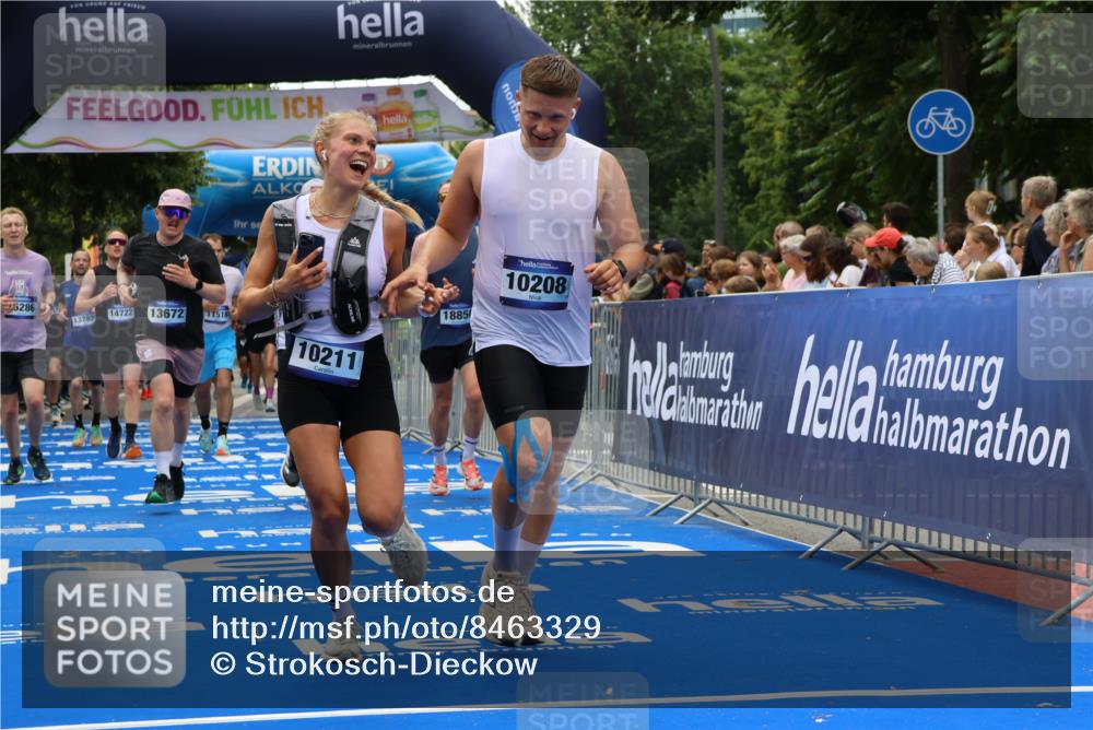 29.06.2025 - hella hamburg halbmarathon Strokosch-Dieckow http://msf.ph/oto/8463329 29.06.2025 10:47:13 Ziel 2623, 2864, 4093, 5024, 6134, 6168, 6203, 6373, 6716, 7480, 7908, 10208, 10211, 11518, 12579, 13007, 13672, 13782, 14722, 15611, 15684, 16286, 17718, 17915, 18856 meine-sportfotos.de
