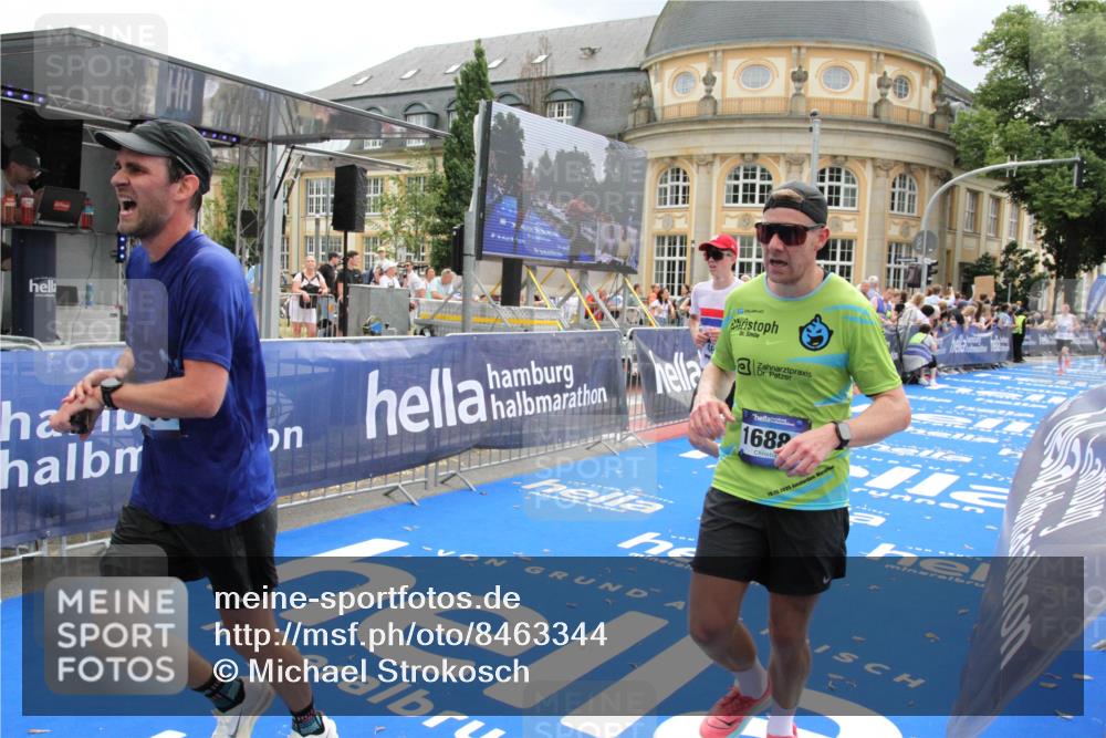 29.06.2025 - hella hamburg halbmarathon Michael Strokosch http://msf.ph/oto/8463344 29.06.2025 10:33:24 Ziel 1959, 4679, 7723, 9047, 16881, 17056, 17489, 18455 meine-sportfotos.de