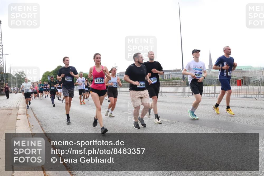 29.06.2025 - hella hamburg halbmarathon Lena Gebhardt http://msf.ph/oto/8463357 29.06.2025 10:32:09 Lombardsbrücke 7570, 12755, 5496, 7344, 6200, 8838, 8283, 18931, 1235, 1311, 1373, 1879, 1987, 2349, 2384, 2672, 2831, 2832, 2943, 3022, 3221, 3239, 3358, 3365, 3396, 3397, 3424, 3571, 3681, 3707, 3751, 3752, 3778, 3822, 4314, 4365, 4605, 4857, 4877, 4924, 5156, 5496, 5601, 5658, 5743, 6160, 6218, 6252, 6718, 6727, 7135, 7239, 7295, 7334, 7344, 7468, 7535, 7570, 7695, 7789, 7816, 7898, 8124, 8127, 8175, 8303, 8304, 8538, 8620, 8787, 8806, 8840, 8914, 8993, 9078, 9104, 9125, 9206, 9478 meine-sportfotos.de