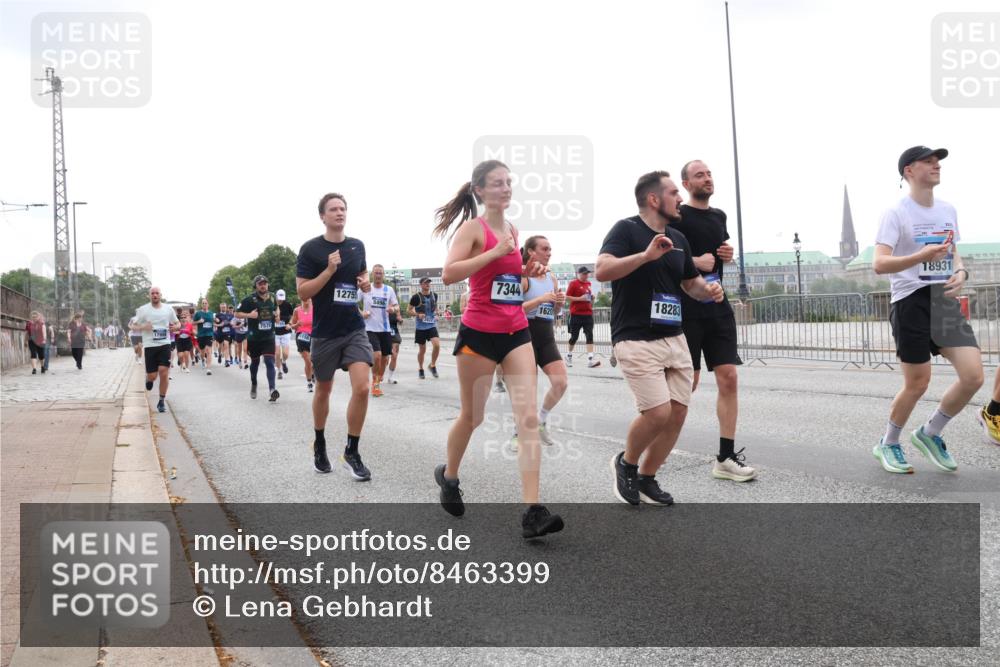 29.06.2025 - hella hamburg halbmarathon Lena Gebhardt http://msf.ph/oto/8463399 29.06.2025 10:32:09 Lombardsbrücke 1795, 7570, 5156, 7344, 18283, 12755, 1620, 18931, 1235, 1311, 1373, 1879, 1987, 2349, 2384, 2672, 2831, 2832, 2943, 3022, 3221, 3239, 3358, 3365, 3396, 3397, 3424, 3571, 3681, 3707, 3751, 3752, 3778, 3822, 4314, 4365, 4605, 4857, 4877, 4924, 5156, 5496, 5601, 5658, 5743, 6160, 6218, 6252, 6718, 6727, 7135, 7239, 7295, 7334, 7344, 7468, 7535, 7570, 7695, 7789, 7816, 7898, 8124, 8127, 8175, 8303, 8304, 8538, 8620, 8787, 8806, 8840, 8914, 8993, 9078, 9104, 9125, 9206, 9478 meine-sportfotos.de