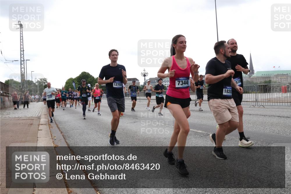 29.06.2025 - hella hamburg halbmarathon Lena Gebhardt http://msf.ph/oto/8463420 29.06.2025 10:32:09 Lombardsbrücke 7570, 5156, 12755, 3822, 7344, 1828, 838, 1235, 1311, 1373, 1879, 1987, 2349, 2384, 2672, 2831, 2832, 2943, 3022, 3221, 3239, 3358, 3365, 3396, 3397, 3424, 3571, 3681, 3707, 3751, 3752, 3778, 3822, 4314, 4365, 4605, 4857, 4877, 4924, 5156, 5496, 5601, 5658, 5743, 6160, 6218, 6252, 6718, 6727, 7135, 7239, 7295, 7334, 7344, 7468, 7535, 7570, 7695, 7789, 7816, 7898, 8124, 8127, 8175, 8303, 8304, 8538, 8620, 8787, 8806, 8840, 8914, 8993, 9078, 9104, 9125, 9206, 9478 meine-sportfotos.de