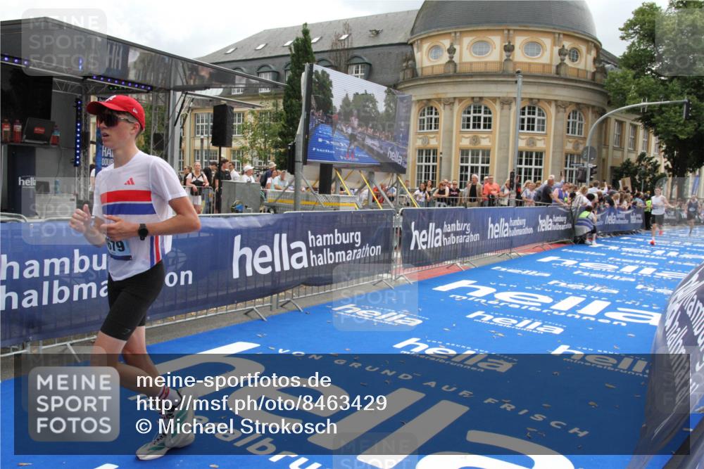 29.06.2025 - hella hamburg halbmarathon Michael Strokosch http://msf.ph/oto/8463429 29.06.2025 10:33:25 Ziel 1959, 4679, 7723, 8956, 16881, 17056, 17489 meine-sportfotos.de
