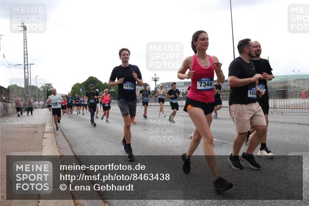 29.06.2025 - hella hamburg halbmarathon Lena Gebhardt http://msf.ph/oto/8463438 29.06.2025 10:32:09 Lombardsbrücke 7570, 5154, 12755, 3822, 7344, 1828, 938, 1235, 1311, 1373, 1879, 1987, 2349, 2384, 2672, 2831, 2832, 2943, 3022, 3221, 3239, 3358, 3365, 3396, 3397, 3424, 3571, 3681, 3707, 3751, 3752, 3778, 3822, 4314, 4365, 4605, 4857, 4877, 4924, 5156, 5496, 5601, 5658, 5743, 6160, 6218, 6252, 6718, 6727, 7135, 7239, 7295, 7334, 7344, 7468, 7535, 7570, 7695, 7789, 7816, 7898, 8124, 8127, 8175, 8303, 8304, 8538, 8620, 8787, 8806, 8840, 8914, 8993, 9078, 9104, 9125, 9206, 9478 meine-sportfotos.de