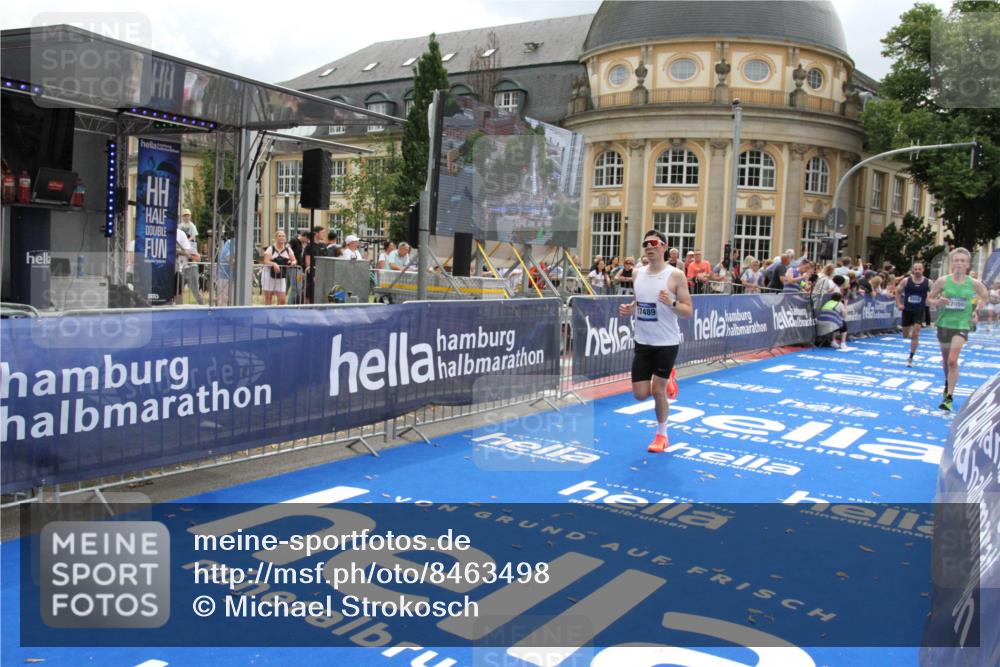 29.06.2025 - hella hamburg halbmarathon Michael Strokosch http://msf.ph/oto/8463498 29.06.2025 10:33:29 Ziel 4602, 8956, 15326, 16931, 17056, 17489, 18731 meine-sportfotos.de