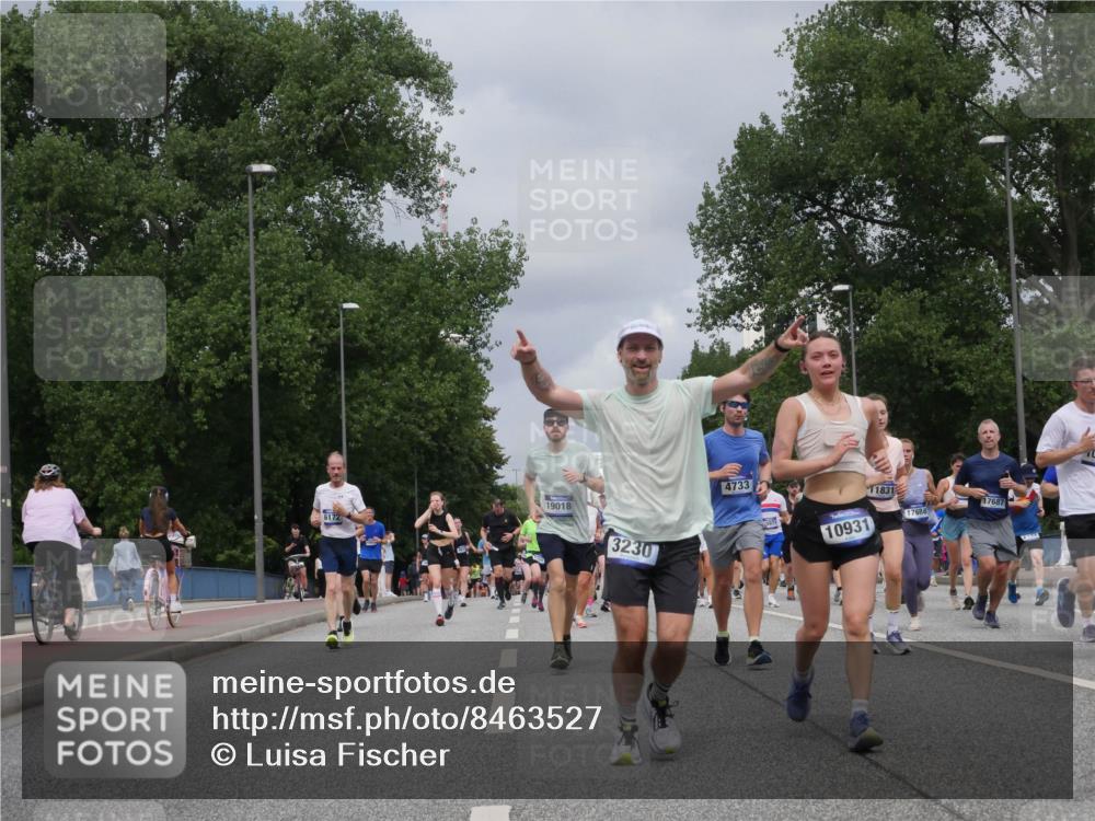 29.06.2025 - hella hamburg halbmarathon Luisa Fischer http://msf.ph/oto/8463527 29.06.2025 10:40:27 Kennedybrücke 6172, 19018, 3230, 4733, 1971, 10931, 11831, 17688, 17687, 56, 1022, 1118, 1276, 1819, 2104, 2199, 2272, 3230, 3873, 4347, 4733, 5146, 5224, 5940, 6584, 8758, 9054, 9055, 10024, 10112, 10476, 10762, 10798 meine-sportfotos.de