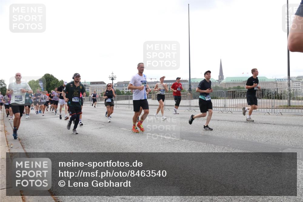 29.06.2025 - hella hamburg halbmarathon Lena Gebhardt http://msf.ph/oto/8463540 29.06.2025 10:32:11 Lombardsbrücke 17958, 11160, 7570, 5496, 154, 4924, 1235, 1311, 1373, 1640, 1879, 1987, 2349, 2384, 2672, 2831, 2832, 2943, 3022, 3221, 3239, 3358, 3365, 3707, 3751, 3752, 3778, 3822, 4314, 4365, 4605, 4857, 4877, 4924, 5156, 5496, 5601, 5658, 5743, 5941, 6160, 6218, 6252, 6718, 6727, 7135, 7239, 7295, 7334, 7344, 7468, 7535, 7570, 7695, 7789, 7816, 7898, 8124, 8127, 8175, 8303, 8304, 8538, 8620, 8625, 8787, 8840, 8914, 8993, 9078, 9104, 9125, 9206, 9478, 10002 meine-sportfotos.de