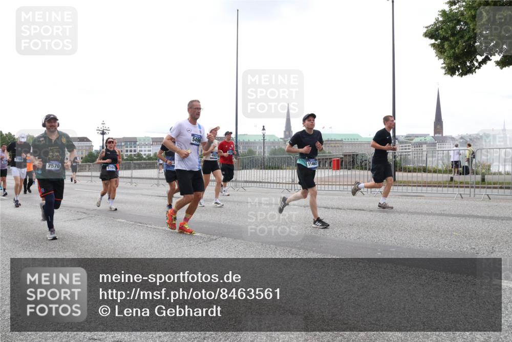 29.06.2025 - hella hamburg halbmarathon Lena Gebhardt http://msf.ph/oto/8463561 29.06.2025 10:32:11 Lombardsbrücke 7789, 7570, 2384, 5496, 4924, 11462, 1235, 1311, 1373, 1640, 1879, 1987, 2349, 2384, 2672, 2831, 2832, 2943, 3022, 3221, 3239, 3358, 3365, 3707, 3751, 3752, 3778, 3822, 4314, 4365, 4605, 4857, 4877, 4924, 5156, 5496, 5601, 5658, 5743, 5941, 6160, 6218, 6252, 6718, 6727, 7135, 7239, 7295, 7334, 7344, 7468, 7535, 7570, 7695, 7789, 7816, 7898, 8124, 8127, 8175, 8303, 8304, 8538, 8620, 8625, 8787, 8840, 8914, 8993, 9078, 9104, 9125, 9206, 9478, 10002 meine-sportfotos.de