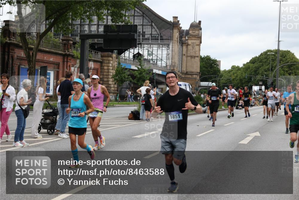 29.06.2025 - hella hamburg halbmarathon Yannick Fuchs http://msf.ph/oto/8463588 29.06.2025 10:56:57 20KM 1114, 1126, 1194, 1420, 1427, 1531, 1851, 1881, 2447, 2582, 2683, 2911, 3001, 3182, 3248, 3625, 3740, 4389, 4511, 4538, 5058, 5653, 5708, 5763, 6142, 6311, 6602, 6966, 7453, 8068, 8176, 8478, 8721, 9306, 9554, 11310, 11402, 12004, 12008, 12571, 12836, 12978, 13739, 13874, 13939, 14348, 14677, 14917, 16371, 16420, 16540, 17045, 17096, 17119, 17142, 17818, 18359, 18382, 18530, 18999, 19241 meine-sportfotos.de