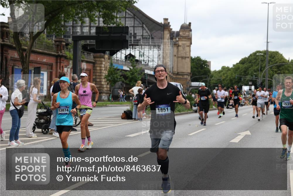 29.06.2025 - hella hamburg halbmarathon Yannick Fuchs http://msf.ph/oto/8463637 29.06.2025 10:56:57 20KM 1114, 1126, 1194, 1420, 1427, 1531, 1851, 1881, 2447, 2582, 2683, 2911, 3001, 3182, 3248, 3625, 3740, 4389, 4511, 4538, 5058, 5653, 5708, 5763, 6142, 6311, 6602, 6966, 7453, 8068, 8176, 8478, 8721, 9306, 9554, 11310, 11402, 12004, 12008, 12571, 12836, 12978, 13739, 13874, 13939, 14348, 14677, 14917, 16371, 16420, 16540, 17045, 17096, 17119, 17142, 17818, 18359, 18382, 18530, 18999, 19241 meine-sportfotos.de