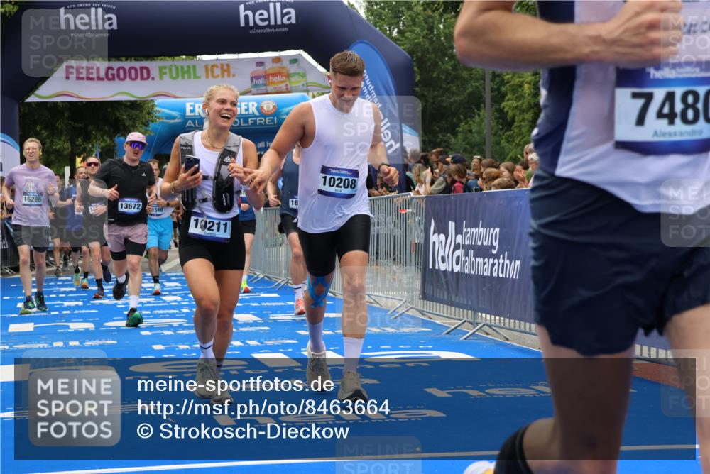 29.06.2025 - hella hamburg halbmarathon Strokosch-Dieckow http://msf.ph/oto/8463664 29.06.2025 10:47:13 Ziel 2623, 2864, 4093, 5024, 6134, 6168, 6203, 6373, 6716, 7480, 7908, 10208, 10211, 11518, 12579, 13007, 13672, 13782, 14722, 15611, 15684, 16286, 17718, 17915, 18856 meine-sportfotos.de