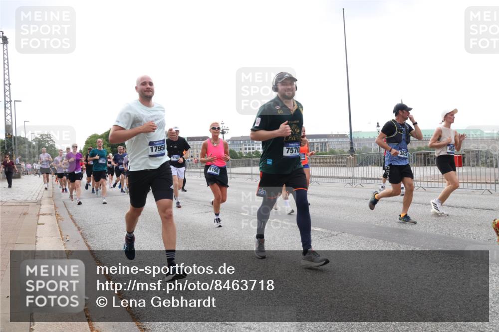 29.06.2025 - hella hamburg halbmarathon Lena Gebhardt http://msf.ph/oto/8463718 29.06.2025 10:32:12 Lombardsbrücke 11168, 17958, 5156, 7570, 3822, 1311, 1373, 1640, 1987, 2349, 2384, 2672, 2831, 2832, 2943, 3022, 3221, 3239, 3358, 3365, 3653, 3707, 3751, 3752, 3778, 3822, 4314, 4365, 4605, 4857, 4877, 4924, 5156, 5496, 5601, 5658, 5743, 5941, 6160, 6218, 6252, 6312, 6315, 6718, 6727, 7135, 7239, 7295, 7334, 7344, 7468, 7535, 7570, 7695, 7702, 7789, 7816, 7898, 8124, 8127, 8175, 8303, 8304, 8538, 8620, 8625, 8787, 8840, 8914, 8993, 9078, 9125, 9206, 9478, 10002 meine-sportfotos.de