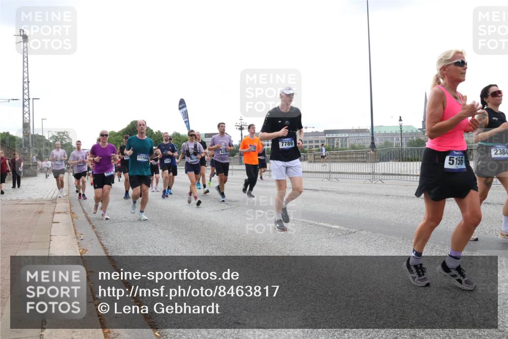 29.06.2025 - hella hamburg halbmarathon Lena Gebhardt http://msf.ph/oto/8463817 29.06.2025 10:32:14 Lombardsbrücke 11168, 17073, 1419, 17072, 7789, 5156, 2384, 1311, 1373, 1640, 1987, 2349, 2384, 2672, 2832, 2943, 3022, 3221, 3239, 3358, 3365, 3653, 3707, 3751, 3752, 3778, 3822, 4314, 4365, 4605, 4857, 4877, 4924, 5156, 5496, 5601, 5658, 5743, 5783, 5941, 6218, 6228, 6252, 6312, 6315, 6718, 6727, 7135, 7239, 7295, 7344, 7468, 7535, 7570, 7695, 7702, 7789, 7816, 7898, 8124, 8127, 8175, 8303, 8538, 8625, 8787, 8840, 8914, 8993, 9078, 9125, 9206, 10002 meine-sportfotos.de