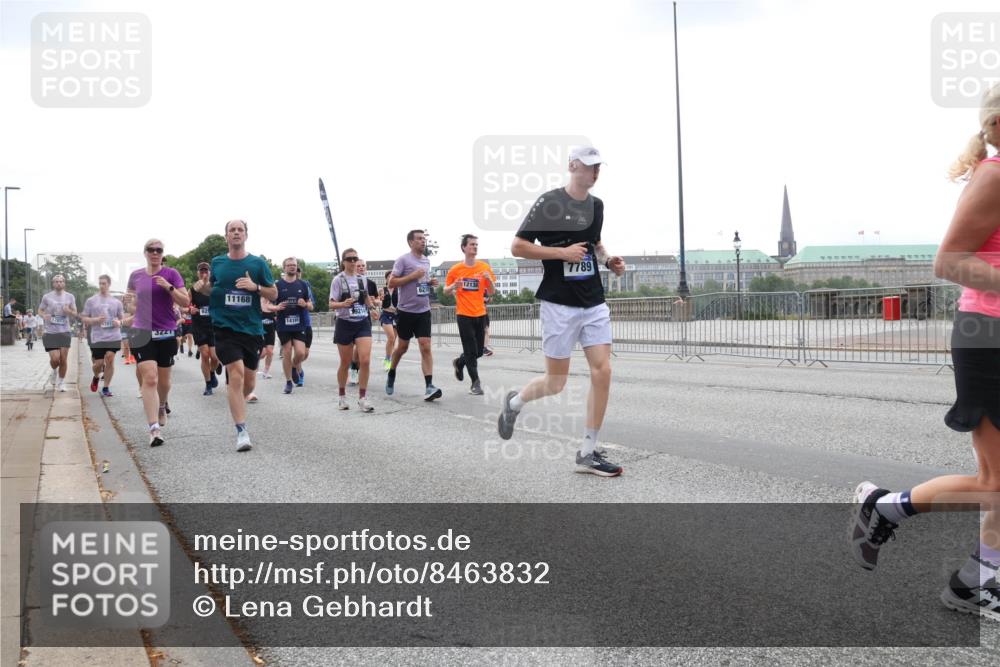 29.06.2025 - hella hamburg halbmarathon Lena Gebhardt http://msf.ph/oto/8463832 29.06.2025 10:32:14 Lombardsbrücke 17073, 3221, 6218, 11168, 12136, 7789, 1311, 1373, 1640, 1987, 2349, 2384, 2672, 2832, 2943, 3022, 3221, 3239, 3358, 3365, 3653, 3707, 3751, 3752, 3778, 3822, 4314, 4365, 4605, 4857, 4877, 4924, 5156, 5496, 5601, 5658, 5743, 5783, 5941, 6218, 6228, 6252, 6312, 6315, 6718, 6727, 7135, 7239, 7295, 7344, 7468, 7535, 7570, 7695, 7702, 7789, 7816, 7898, 8124, 8127, 8175, 8303, 8538, 8625, 8787, 8840, 8914, 8993, 9078, 9125, 9206, 10002 meine-sportfotos.de