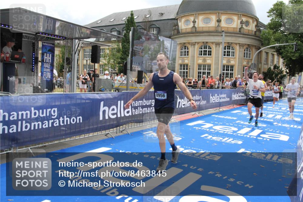 29.06.2025 - hella hamburg halbmarathon Michael Strokosch http://msf.ph/oto/8463845 29.06.2025 10:33:32 Ziel 4602, 8956, 15326, 16931, 17056, 17489, 18731, 18854 meine-sportfotos.de