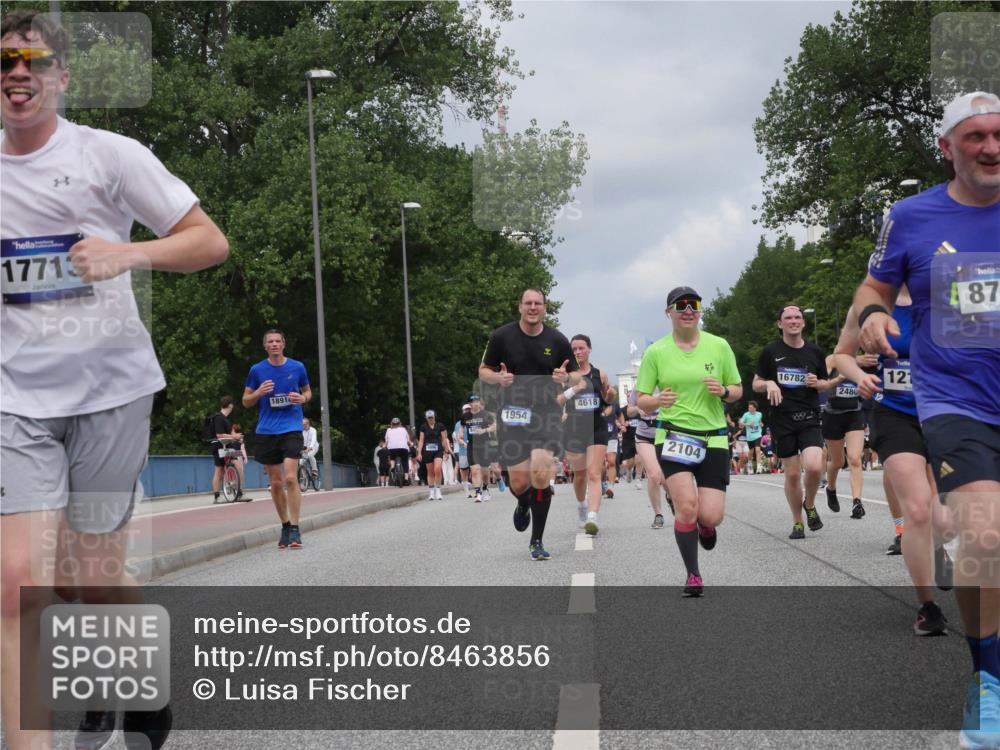 29.06.2025 - hella hamburg halbmarathon Luisa Fischer http://msf.ph/oto/8463856 29.06.2025 10:40:35 Kennedybrücke 17713, 1891, 9567, 1954, 4618, 2104, 16782, 2480, 121, 87, 1276, 1339, 1819, 2104, 2199, 2272, 2480, 4347, 4442, 4618, 5146, 5640, 5940, 6243, 6584, 6821, 7085, 7544, 8758, 10476 meine-sportfotos.de