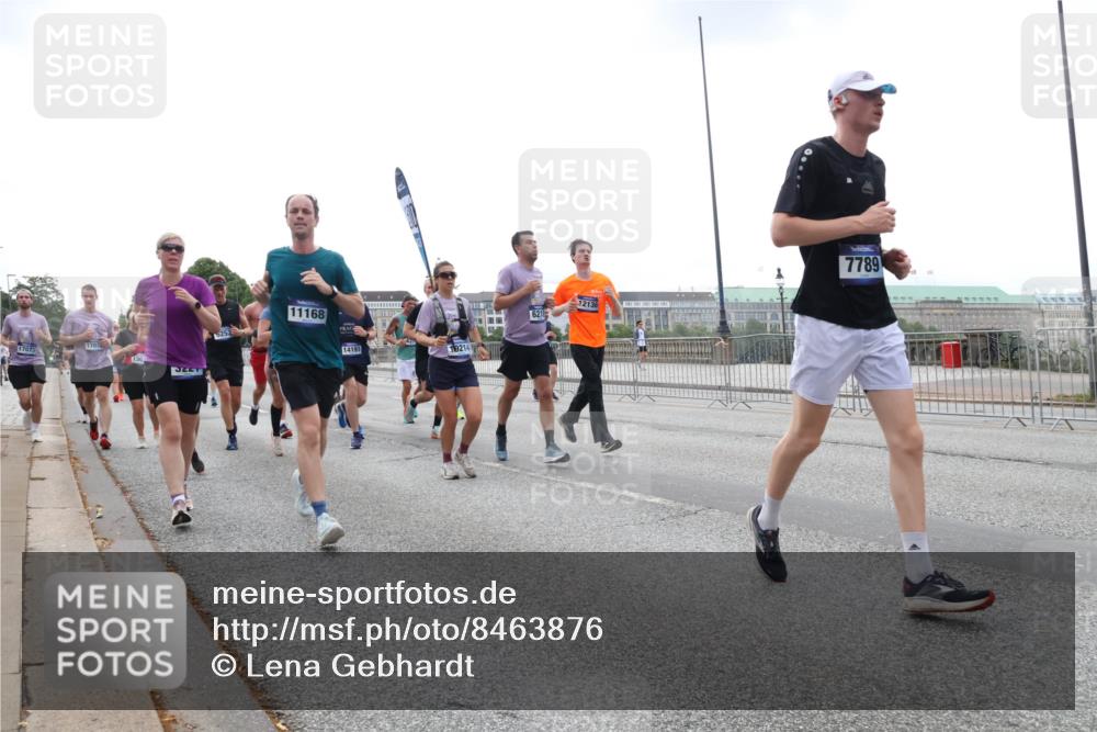 29.06.2025 - hella hamburg halbmarathon Lena Gebhardt http://msf.ph/oto/8463876 29.06.2025 10:32:15 Lombardsbrücke 17073, 17072, 11168, 14191, 431, 19214, 621, 12136, 7789, 1311, 1373, 1640, 1987, 2349, 2384, 2672, 2943, 3022, 3221, 3239, 3358, 3365, 3653, 3707, 3751, 3752, 3778, 3822, 4314, 4365, 4605, 4857, 4877, 4924, 5156, 5496, 5601, 5658, 5743, 5783, 5941, 6218, 6228, 6252, 6312, 6315, 6718, 6727, 7135, 7239, 7295, 7344, 7468, 7535, 7570, 7695, 7702, 7789, 7816, 7898, 8124, 8127, 8175, 8303, 8538, 8625, 8787, 8840, 8914, 8993, 9125, 9206, 10002 meine-sportfotos.de