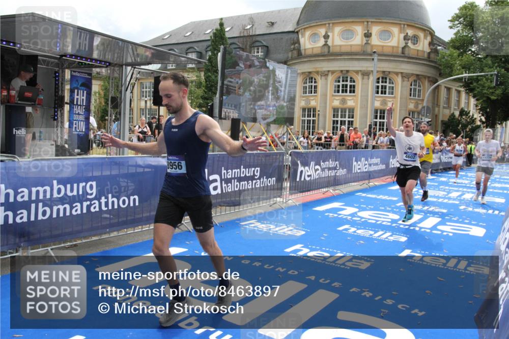 29.06.2025 - hella hamburg halbmarathon Michael Strokosch http://msf.ph/oto/8463897 29.06.2025 10:33:32 Ziel 4602, 8956, 15326, 16931, 17056, 17489, 18731, 18854 meine-sportfotos.de