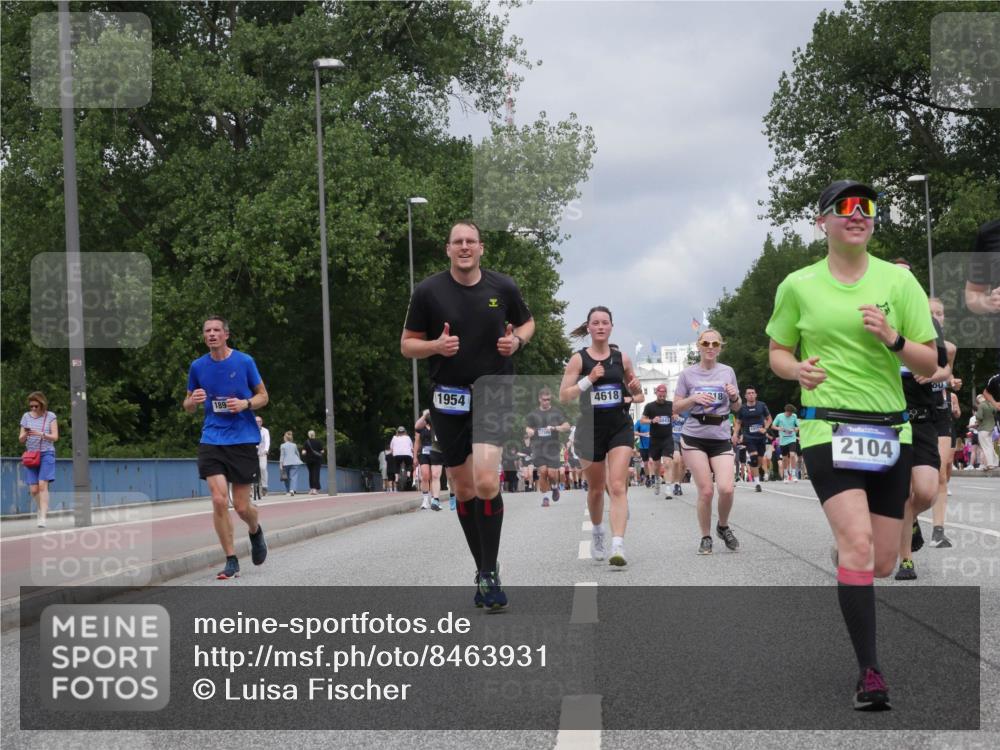 29.06.2025 - hella hamburg halbmarathon Luisa Fischer http://msf.ph/oto/8463931 29.06.2025 10:40:36 Kennedybrücke 1954, 189, 1, 4618, 2104, 1276, 1339, 1819, 2104, 2199, 2272, 2480, 4347, 4442, 4618, 5146, 5640, 5940, 6243, 6584, 6821, 7085, 7544, 8758, 10476 meine-sportfotos.de