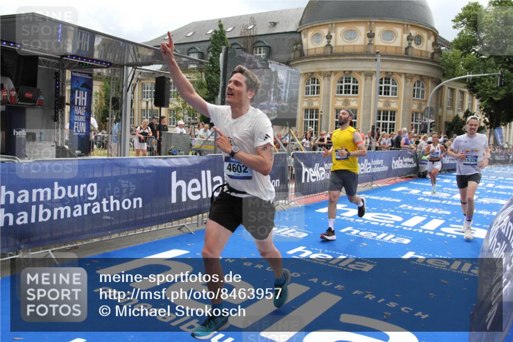 29.06.2025 - hella hamburg halbmarathon Michael Strokosch http://msf.ph/oto/8463957 29.06.2025 10:33:34 Ziel 4602, 8312, 8956, 15326, 16931, 18731, 18854 meine-sportfotos.de
