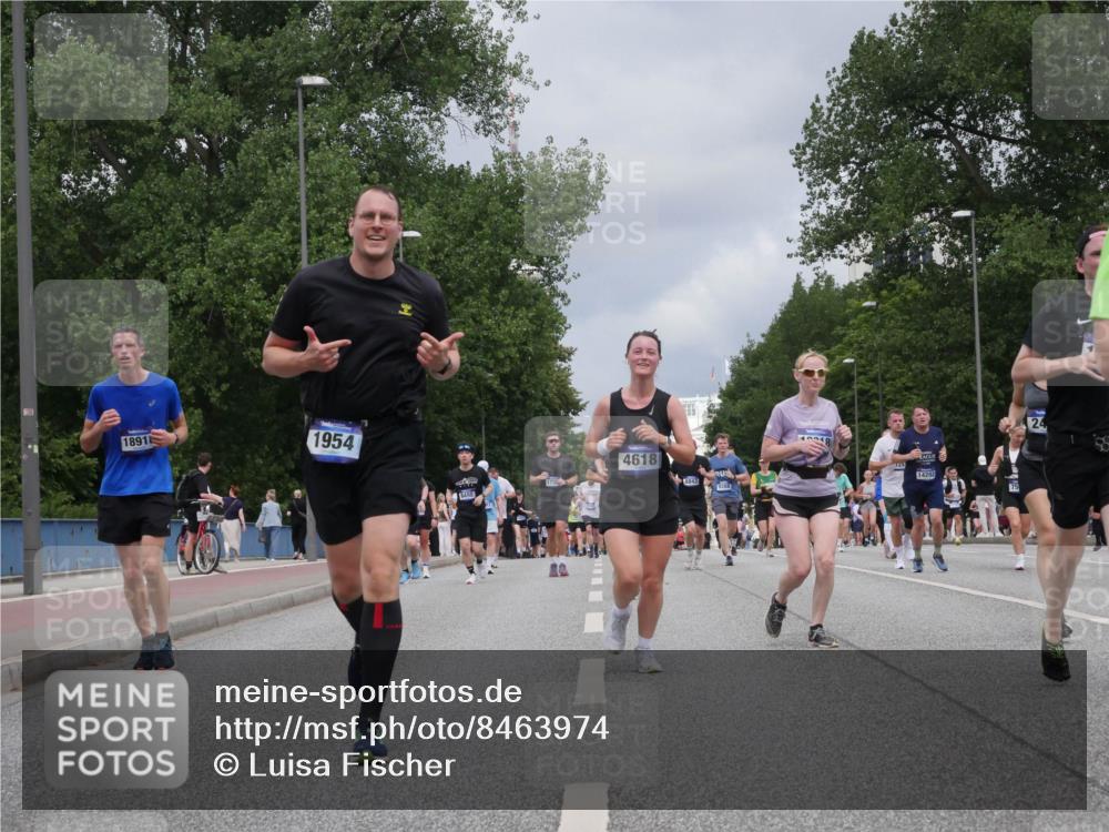 29.06.2025 - hella hamburg halbmarathon Luisa Fischer http://msf.ph/oto/8463974 29.06.2025 10:40:37 Kennedybrücke 18918, 1954, 8498, 4618, 124, 14202, 8843, 24, 1339, 1819, 2104, 2272, 2480, 4347, 4442, 4618, 5146, 5640, 5940, 6243, 6584, 6821, 7085, 7544, 8758, 9288, 10159, 10476 meine-sportfotos.de
